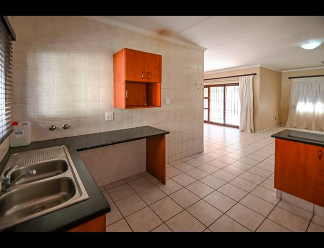 3 BEDROOM DUPLEX FOR SALE IN SARNIA